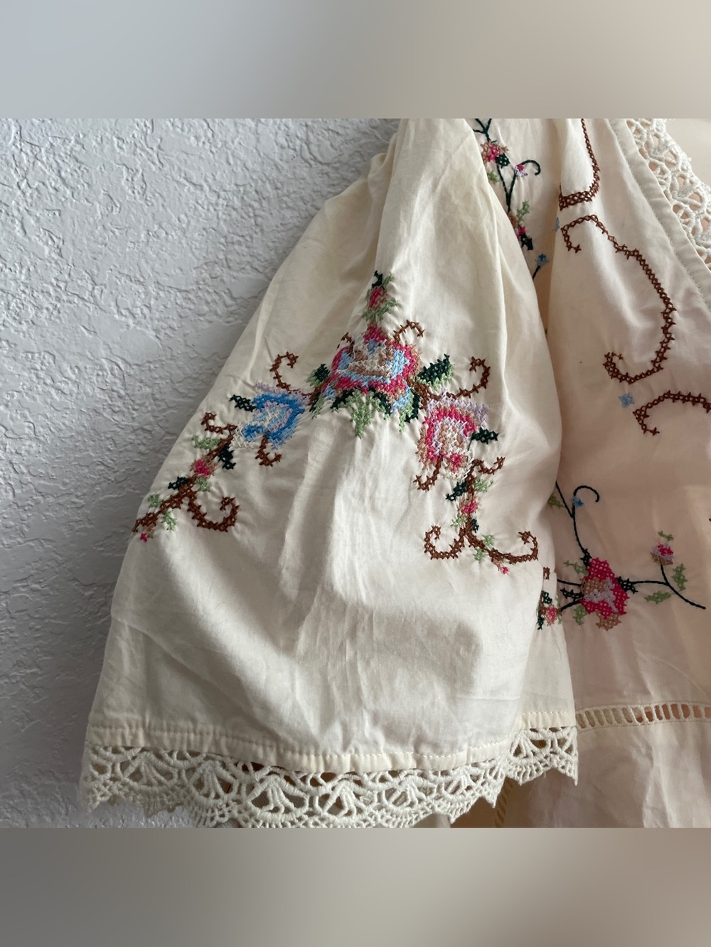 Jennifer & Grace Cream Embroidered Lace-Trim Boho Top 1X Plus Size Feminine - Picture 3 of 8
